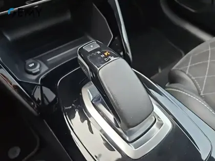 Photo 32 Peugeot 208  Electrique 50 kWh 136ch