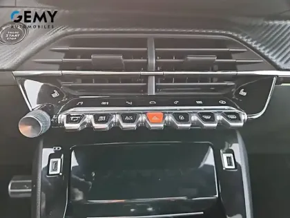 Photo 30 Peugeot 208  Electrique 50 kWh 136ch