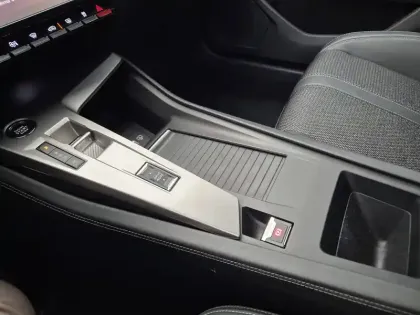 Photo 27 Peugeot 308  BlueHDi 130ch S&S EAT8