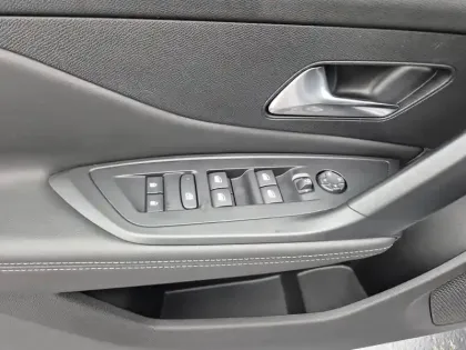 Photo 36 Peugeot 308  BlueHDi 130ch S&S EAT8