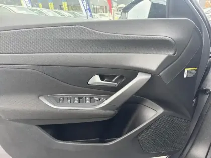 Photo 24 Peugeot 308 Gén. III Ph1 GT 5