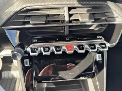 Photo 12 Peugeot 2008  100 S&S BVM6 Allure