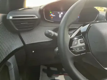 Photo 16 Peugeot 2008  PureTech 100 S&S BVM6 Allure