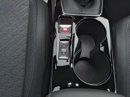 Photo 24 Peugeot 2008  PureTech 100 S&S BVM6 Allure