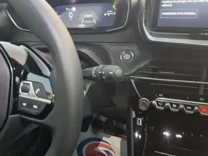 Photo 17 Peugeot 2008  PureTech 100 S&S BVM6 Allure