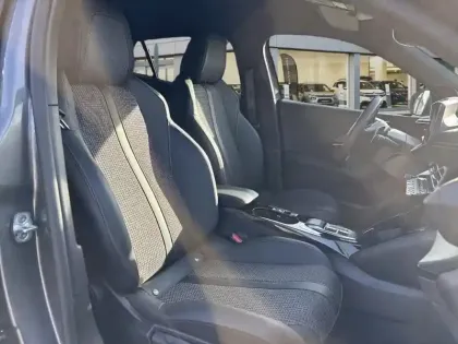 Photo 8 Peugeot 2008  BlueHDi 130 S&S EAT8 GT