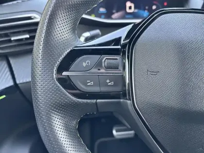 Photo 18 Peugeot 2008  BlueHDi 130 S&S EAT8 GT