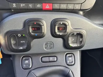 Photo 15 Fiat Panda  1.0 70 ch Hybrid BSG S/S Cross