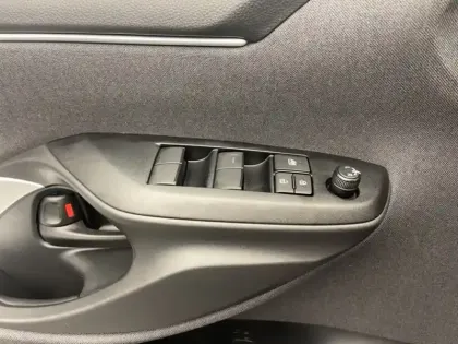 Photo 10 Toyota Yaris Hybride 116h Dynamic