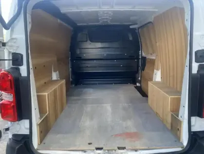 Photo 13 Peugeot Expert III 2.0 BLUEHDI 120 S&S STANDARD Asphalt