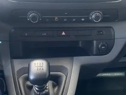 Photo 18 Peugeot Expert III 2.0 BLUEHDI 120 S&S STANDARD Asphalt