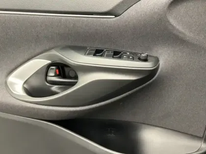 Photo 15 Toyota Yaris Hybride 1.5 HYBRID 116H DESIGN