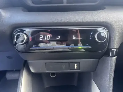 Photo 15 Toyota Yaris Hybride 116h Dynamic Business