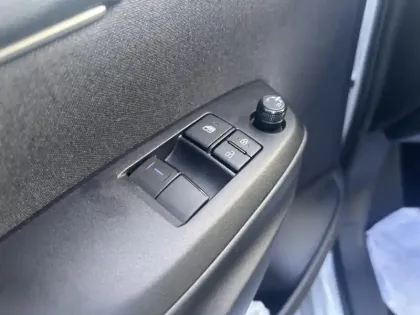 Photo 7 Toyota Yaris Hybride 116h Dynamic Business