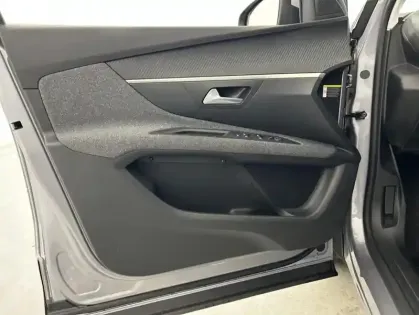 Photo 11 Peugeot 3008 1.2 PureTech 130ch Style EAT8 + Ecran 10