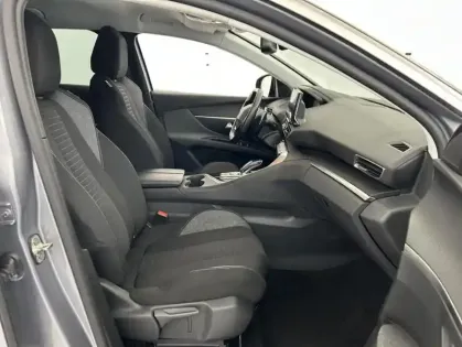 Photo 24 Peugeot 3008 1.2 PureTech 130ch Style EAT8 + Ecran 10