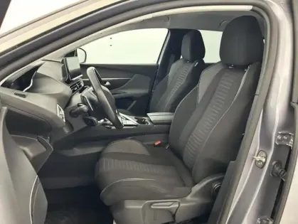 Photo 12 Peugeot 3008 1.2 PureTech 130ch Style EAT8 + Ecran 10