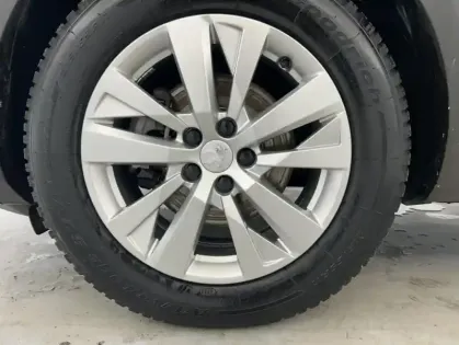 Photo 21 Peugeot 3008 1.2 PureTech 130ch Style EAT8 + Ecran 10