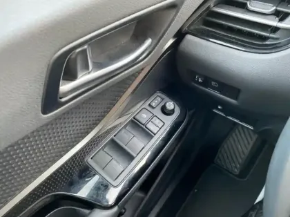 Photo 5 Toyota C-HR 2.0 Hybride 184ch Design Ultimate E-CVT