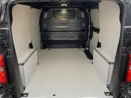 Photo 20 Peugeot Expert III M Diesel 180 ch Automatique Tech Edition