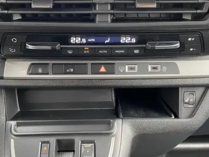 Photo 14 Peugeot Expert III M Diesel 180 ch Automatique Tech Edition