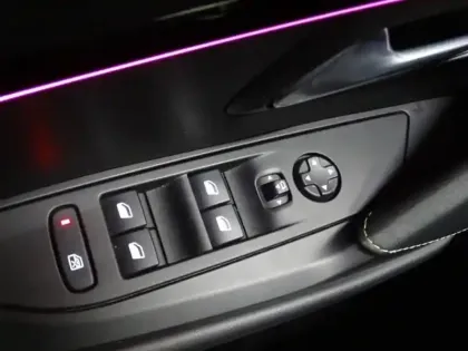 Photo 13 Peugeot 208  1.2 PureTech 100ch S&S GT Pack EAT8