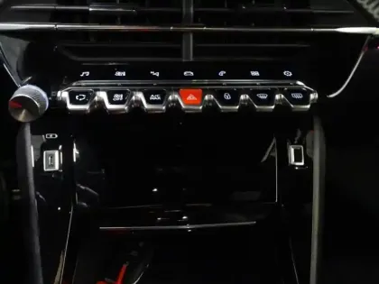 Photo 14 Peugeot 208  1.2 PureTech 100ch S&S GT Pack EAT8