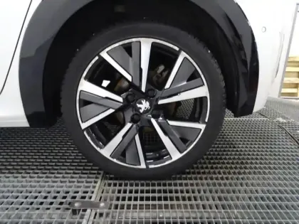 Photo 9 Peugeot 208  1.2 PureTech 100ch S&S GT Pack EAT8