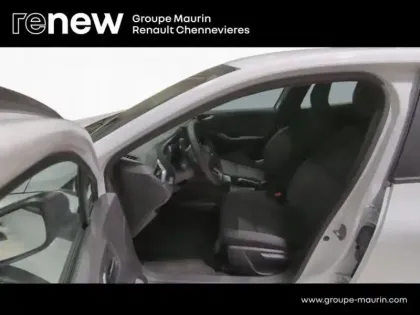 Photo 9 Renault Clio  1.6 E-Tech hybride 145ch Equilibre