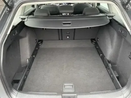 Photo 7 Volkswagen Golf  SW 1.5 eTSI OPF 130ch Life Plus DSG7