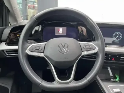 Photo 10 Volkswagen Golf  SW 1.5 eTSI OPF 130ch Life Plus DSG7