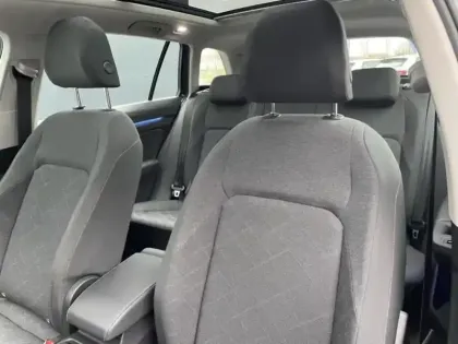 Photo 12 Volkswagen Golf  SW 1.5 eTSI OPF 130ch Life Plus DSG7