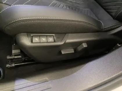 Photo 11 Peugeot 2008  1.2 Hybrid 145ch GT Exclusive e-DCS6