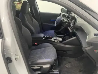 Photo 7 Peugeot 2008  1.2 Hybrid 145ch GT Exclusive e-DCS6