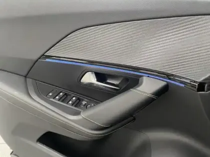 Photo 14 Peugeot 2008  1.2 Hybrid 145ch GT Exclusive e-DCS6