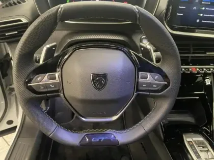 Photo 12 Peugeot 2008  1.2 Hybrid 145ch GT Exclusive e-DCS6