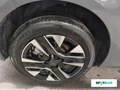 Photo 13 Peugeot 208  1.2 Hybrid 100ch Allure e-DCS6