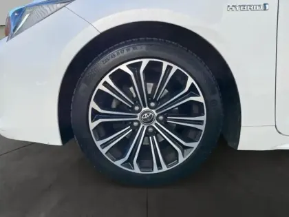 Photo 13 Toyota Corolla  122h Design