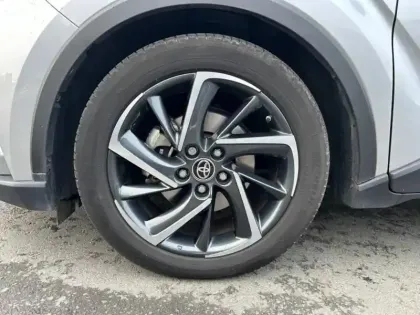 Photo 13 Toyota C-HR  1.8 Hybride 122ch Design Ultimate E-CVT