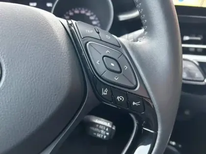 Photo 18 Toyota C-HR  1.8 Hybride 122ch Design Ultimate E-CVT