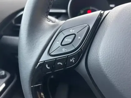 Photo 17 Toyota C-HR  1.8 Hybride 122ch Design Ultimate E-CVT