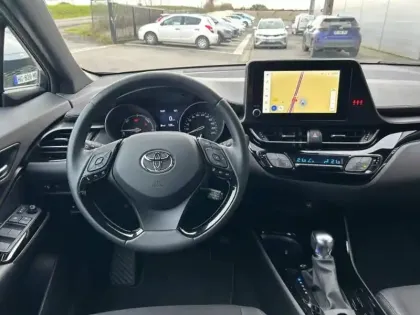 Photo 15 Toyota C-HR  1.8 Hybride 122ch Design Ultimate E-CVT
