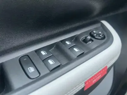 Photo 12 Citroën C3  1.2 Turbo 100ch MAX