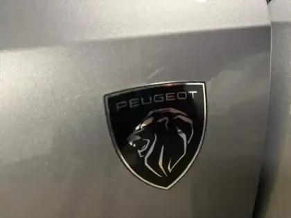 Photo 12 Peugeot 3008  1.2 Hybrid 136ch GT e-DCS6