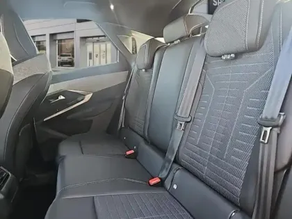 Photo 9 Peugeot 3008  1.2 Hybrid 136ch Allure e-DCS6