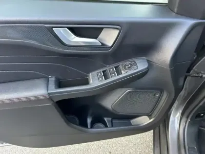 Photo 10 Ford Kuga  2.5 Duratec 190ch FHEV E85 ST-Line BVA