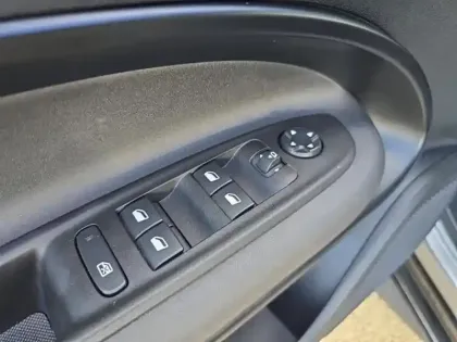 Photo 12 Alfa Romeo Junior  1.2 Ibrida 136ch DCT6