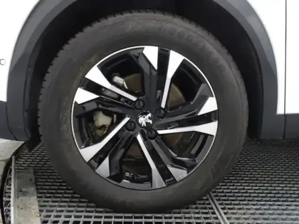 Photo 9 Peugeot 2008  e- 136ch GT