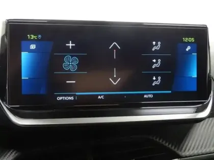 Photo 12 Peugeot 2008  e- 136ch GT