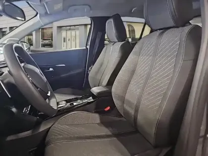 Photo 8 Peugeot 208  1.2 Hybrid 136ch Allure e-DCS6